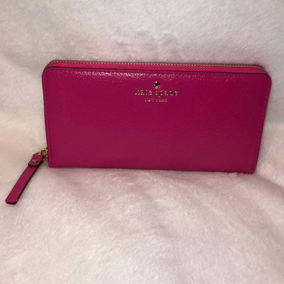 kate spade Handbags - NWT! Kate spade wallet♠️